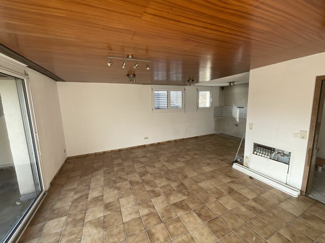 3½-Zimmer-Wohnung mit grosser Terrasse: ideales Renovationsobjekt
