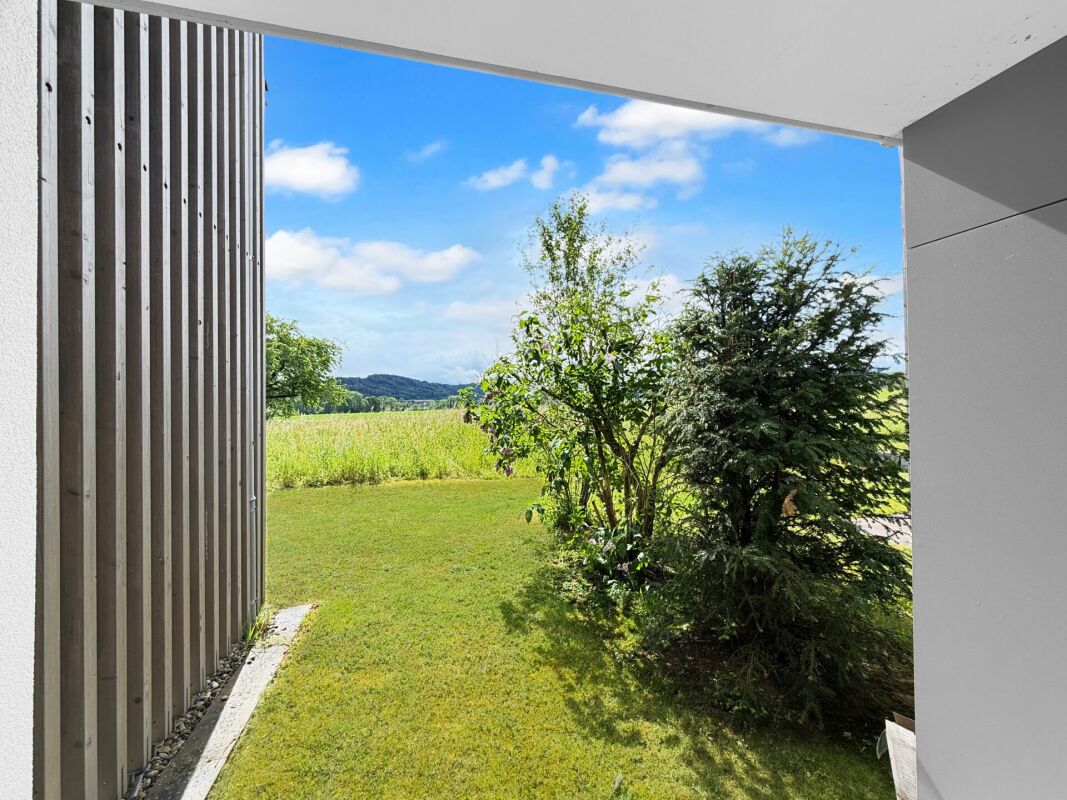 Wohnträume beim Rhein: 4,5-Zi.-Erdgeschosswohnung mit Garten in Hemishofen SH