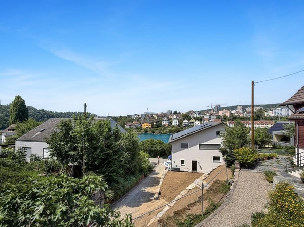 Grosszügige Traumwohnung in Flurlingen: Stadt trifft Natur 1