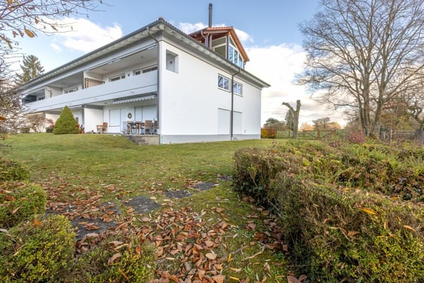 Modernisierte Maisonettewohnung in erster Rheinlage - bezugsbereit 24