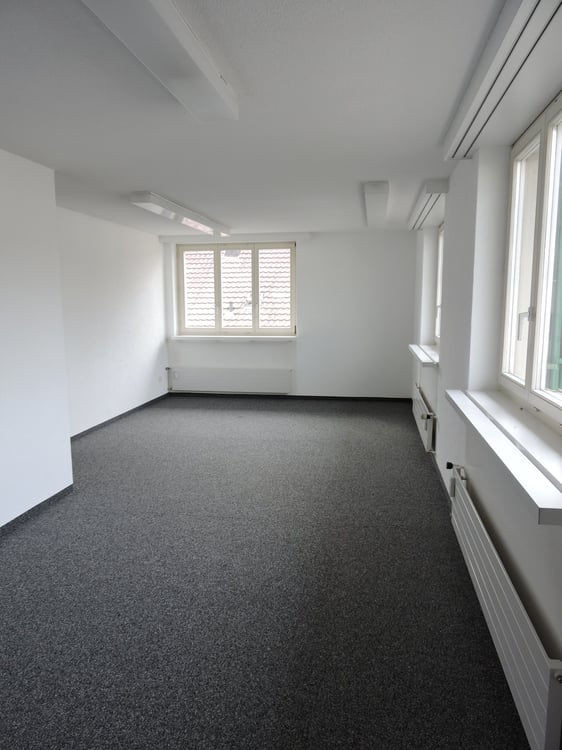 Einzelraum Nr. 4: 6m² im Zentrum von Suhr 2