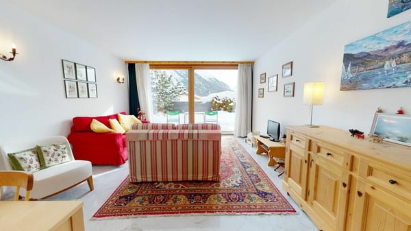 2.5 Zimmer-Wohnung mit Terrasse und Aussicht 2