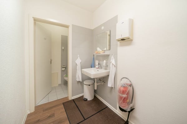 120m² Gewerbe, Praxis oder Büro 8