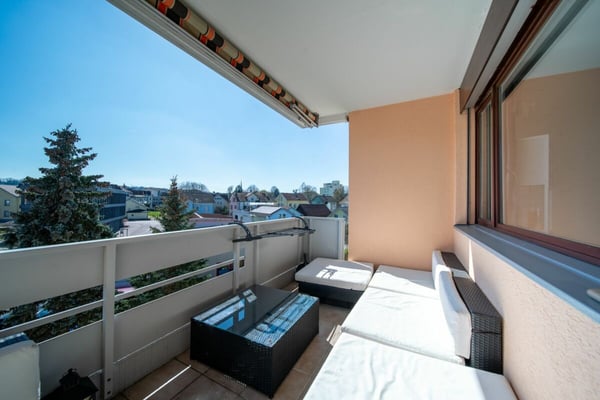 Moderne 1.5 Zimmer Wohnung mit Weitblick 1