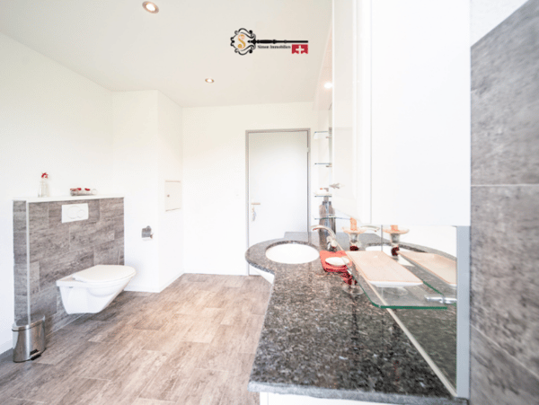 Einfamilienhaus mit Stall, Einliegerwohnung und viel Potenzial 9