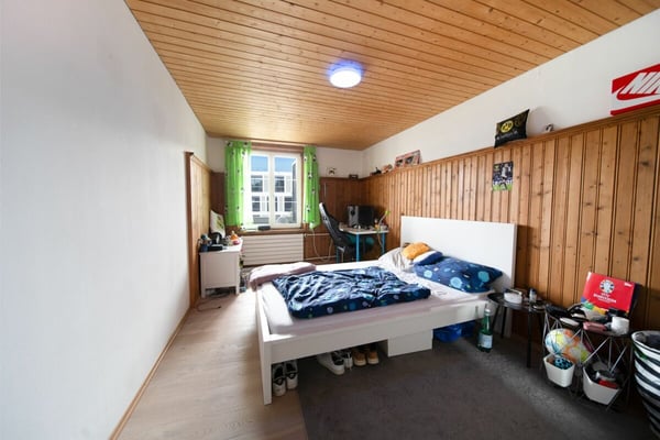 Zwei Wohneinheiten mit Garten und Potenzial an ruhiger Lage in Bürglen TG 15