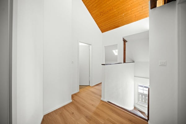 Vollständig renovierter Hausteil mit zwei attraktiven Wohneinheiten 23