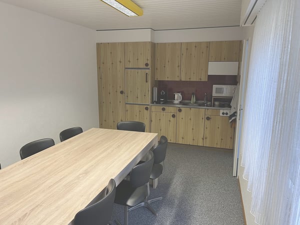 Büroräumlichkeiten mit Einbauküche an ruhiger Lage in Trimmis 6