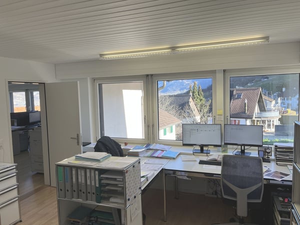 Büroräumlichkeiten mit Einbauküche an ruhiger Lage in Trimmis 3