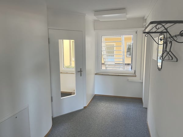 Büroräumlichkeiten mit Einbauküche an ruhiger Lage in Trimmis 10