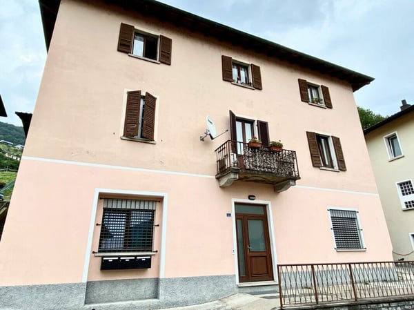 Casa di tre appartamenti per investimento a reddito 1