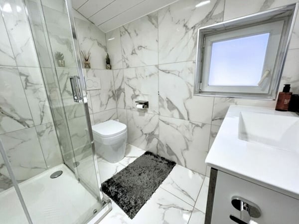 Magnifica palazzina composta da 3 appartamenti e 2 locali commerciali 10