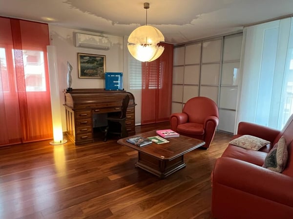 Ampio ed elegante appartamento di 320 mq, ultimo piano 10