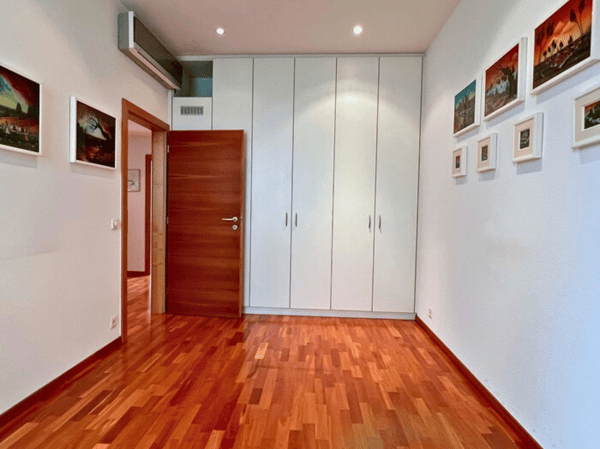 Vendesi elegante appartamento in centro Chiasso adibito a uffici 8