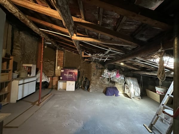 Interessante complesso abitativo da ristrutturare con corte privata e piccolo giardino 17