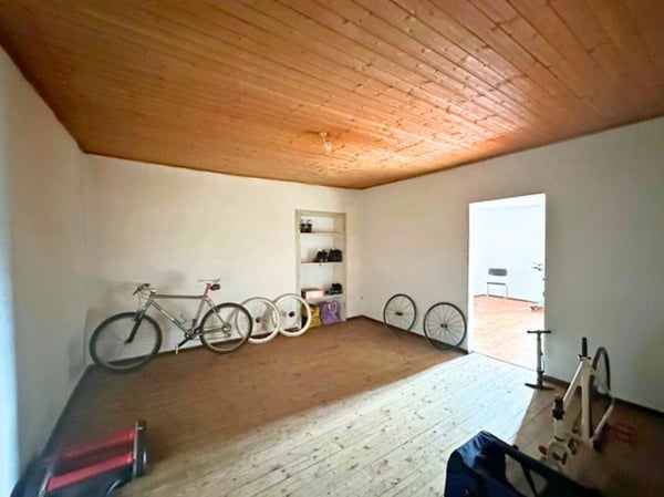 Interessante complesso abitativo da ristrutturare con corte privata e piccolo giardino 8