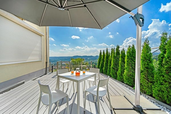 Ampia proprietà misto residenziale-commerciale con vista 3