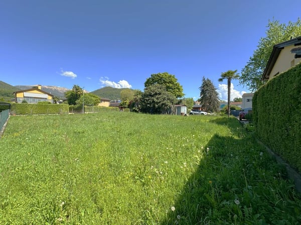 Terreno edificabile di 1170 mq, pianeggiante, soleggiato e servito 1