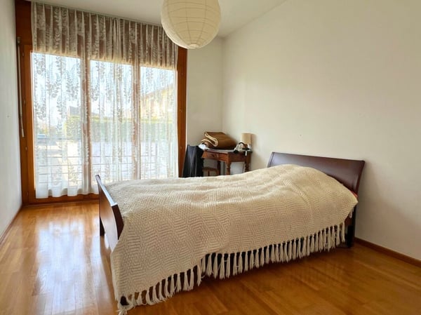 Grande villa uni-bifamiliare su tre livelli con giardino 10