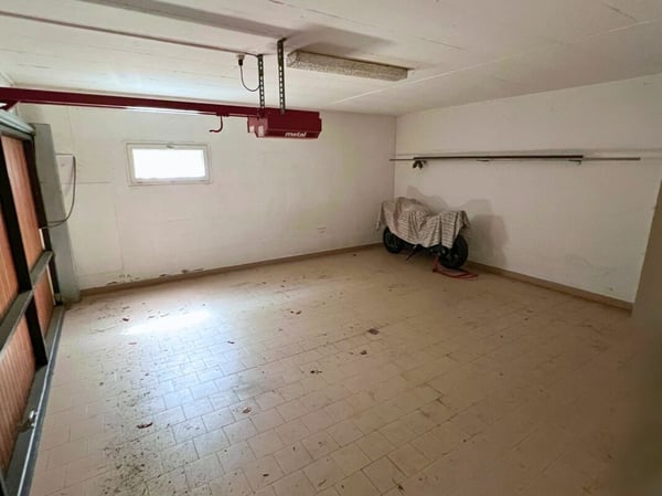 Grande villa uni-bifamiliare su tre livelli con giardino 18