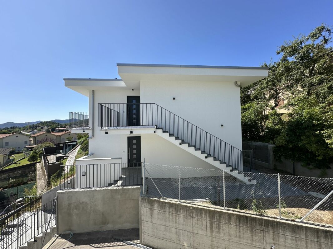 Nuovo e moderno appartamento di 3.5 locali, ultimo piano e vista aperta Mendrisio Arzo
