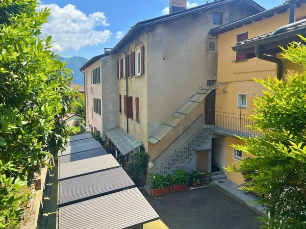 Complesso di tre case con 7 appartamenti 2