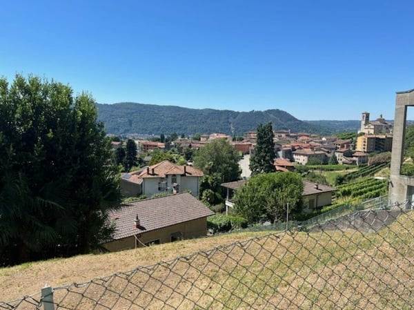 Terreno edificabile con vista 2