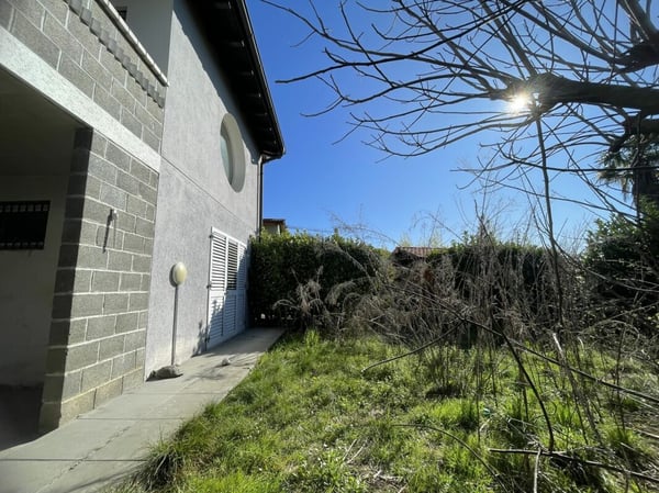 Interessante casa unifamiliare con appartamento indipendente e giardino 3