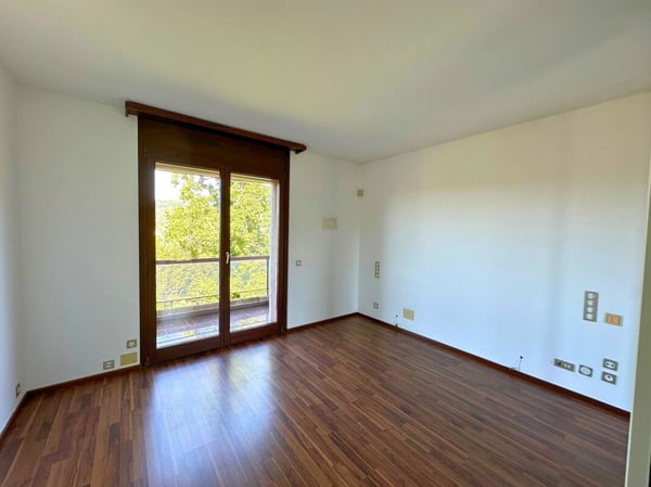 Signorile casa gemella nel verde e con vista aperta 10