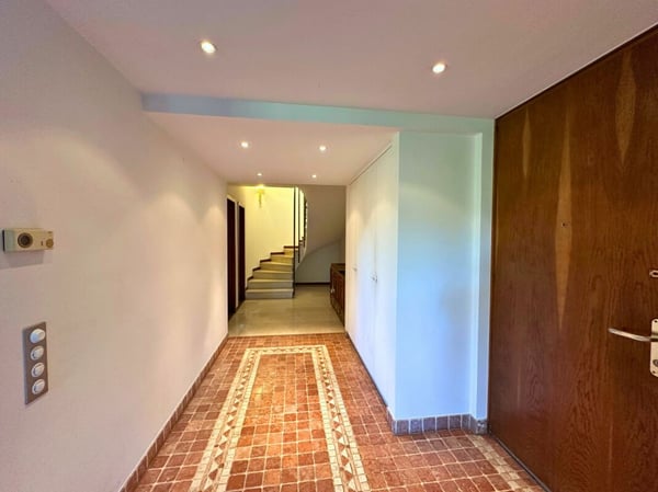 Signorile casa gemella nel verde e con vista aperta 18