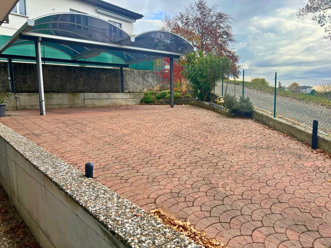 Interessante casa uni-bifamiliare in zona tranquilla e nel verde