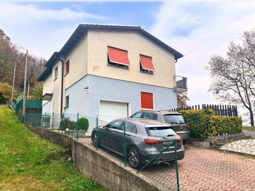 Interessante casa uni-bifamiliare in zona tranquilla e nel verde