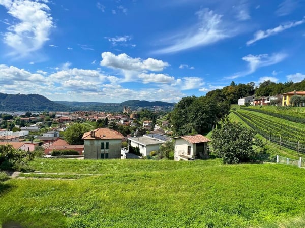 Terreno edificabile con vista aperta e soleggiato 5
