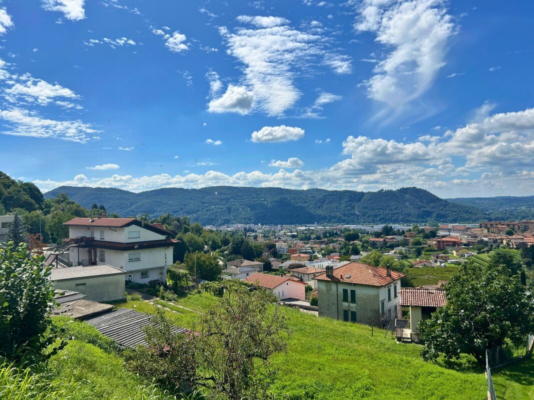Terreno edificabile con vista aperta e soleggiato