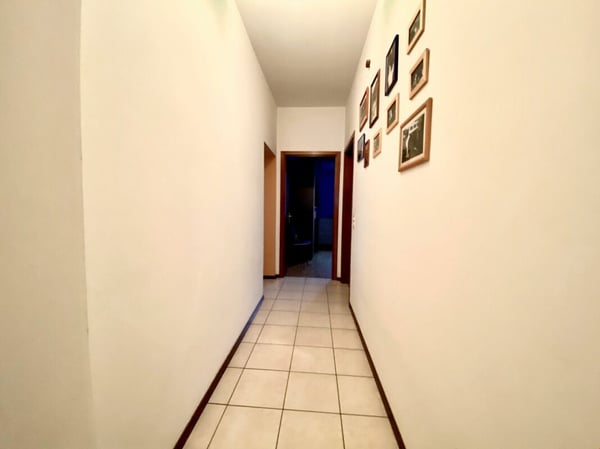 Casa di tre appartamenti per investimento a reddito 8