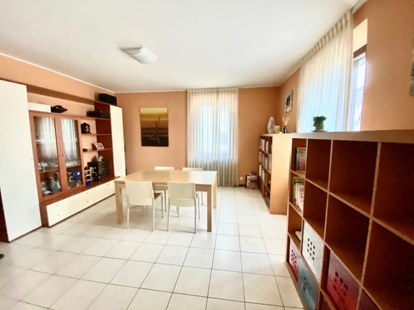 Casa di tre appartamenti per investimento a reddito 10