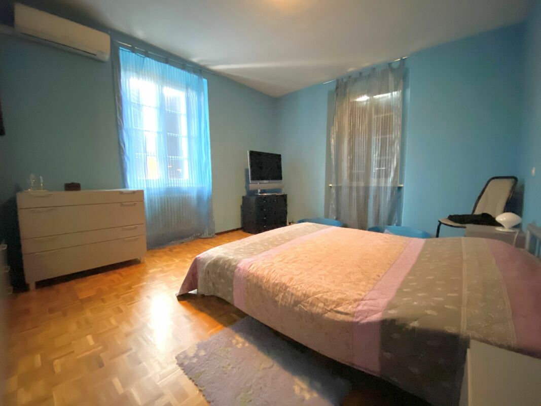 Casa di tre appartamenti per investimento a reddito