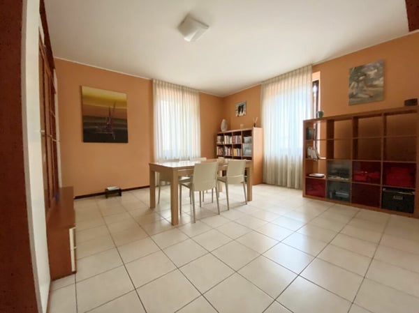 Casa di tre appartamenti per investimento a reddito 5