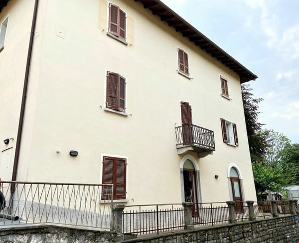 Rinnovata casa indipendente in zona verdeggiante e tranquilla