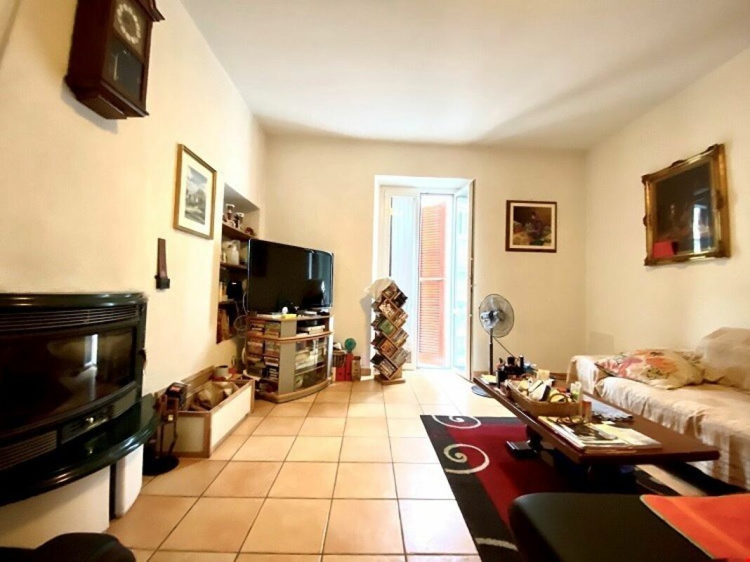 Rinnovata casa indipendente in zona verdeggiante e tranquilla