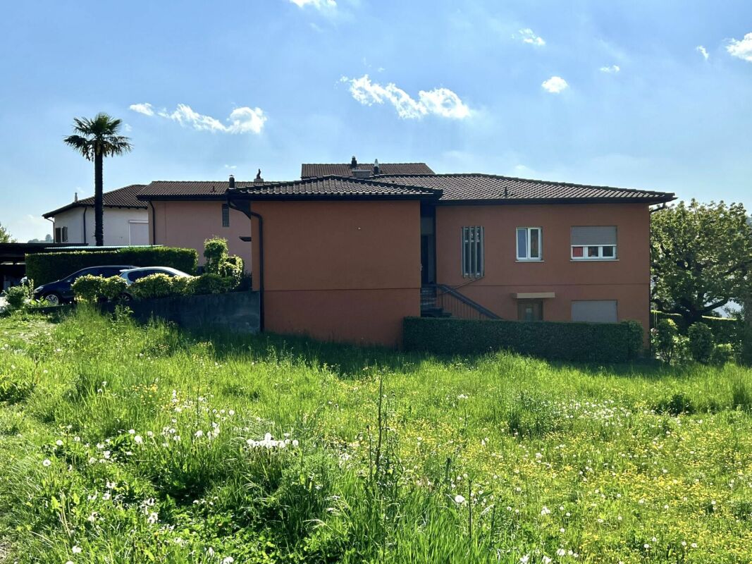Casa uni/bifamiliare con giardino e garage