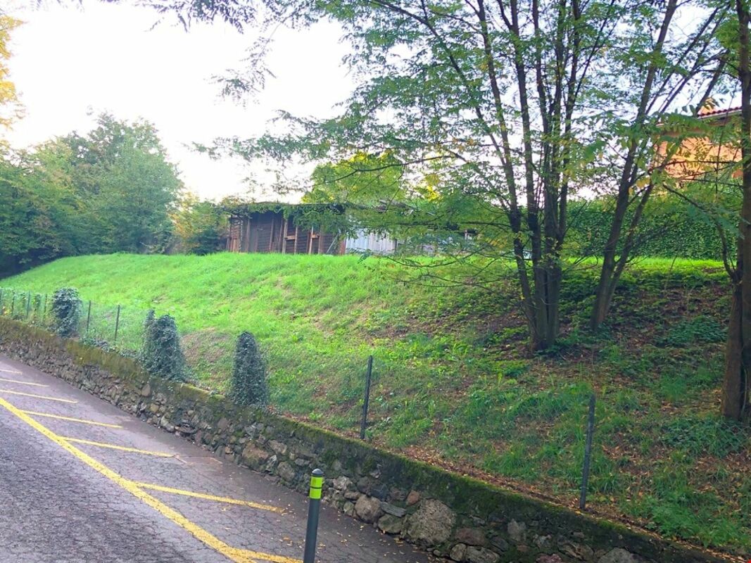 Terreno edificabile di 1'277 mq in centro paese