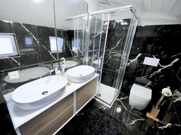 Magnifica palazzina composta da 3 appartamenti e 2 locali commerciali 9