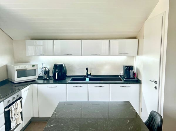 Magnifica palazzina composta da 3 appartamenti e 2 locali commerciali 6