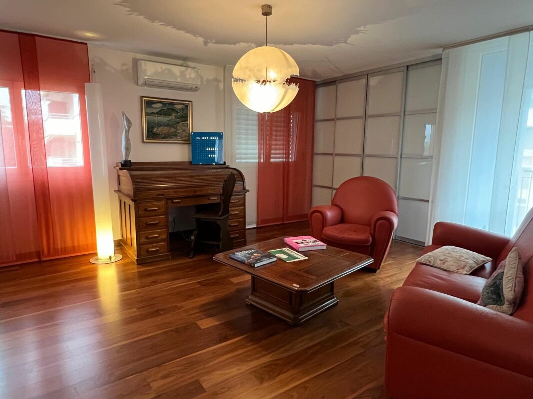 Ampio ed elegante appartamento di 270 mq, ultimo piano