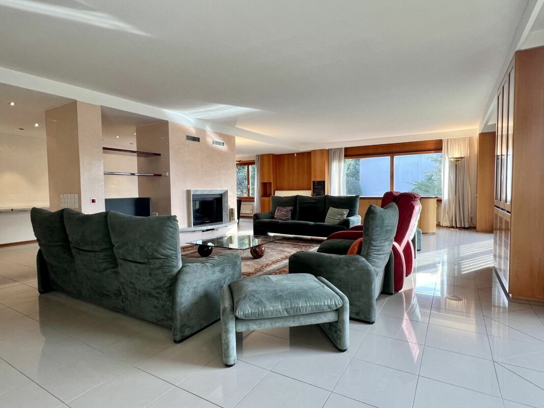 Grande ed elegante villa con terreno edificabile
