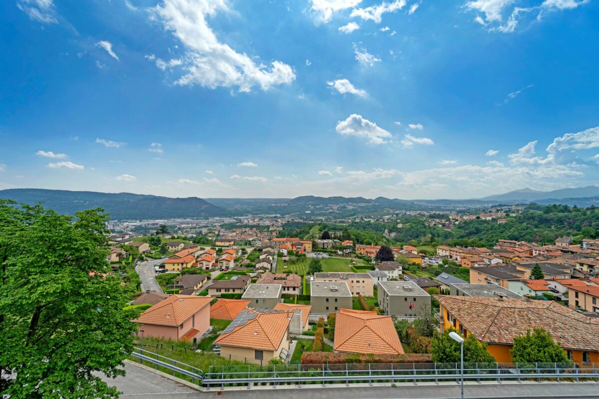 Ampia proprietà misto residenziale-commerciale con vista
