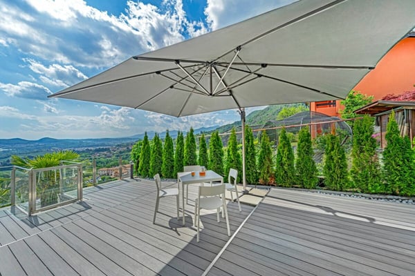 Ampia proprietà misto residenziale-commerciale con vista 4