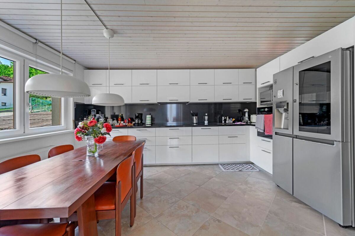 Ampia proprietà misto residenziale-commerciale con vista