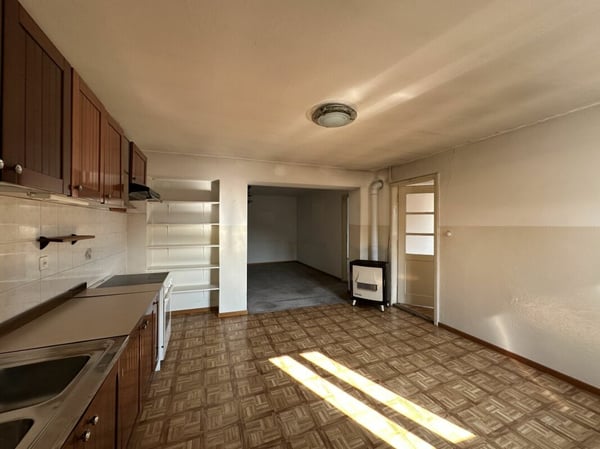 Interessante complesso abitativo da ristrutturare con corte privata e piccolo giardino 6